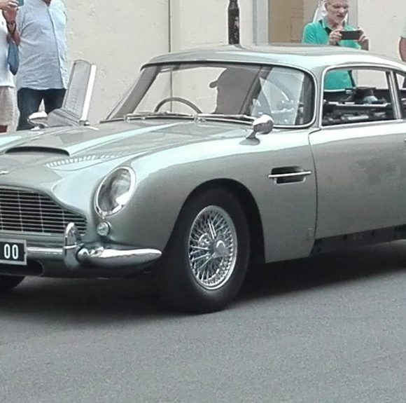 “No time to die”: la Aston Martin protagonista assoluta del primo ciak a Matera. In un sito internet la mappa interattiva e il calendario delle riprese nei Sassi