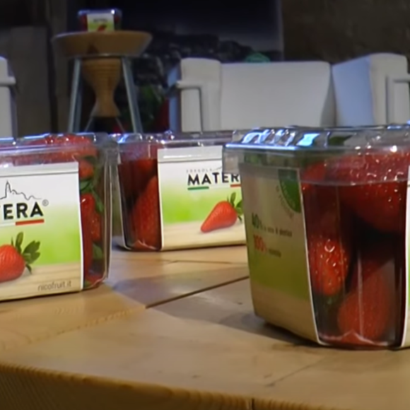 Sulle nostre tavole un prodotto prelibato e di altissima qualità: Fragola Matera®