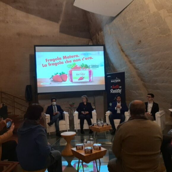 Numeri record per “Fragola Matera®”: cinque milioni e mezzo di cestini commercializzati in tutta Italia in un anno. E ora arriva lo spot