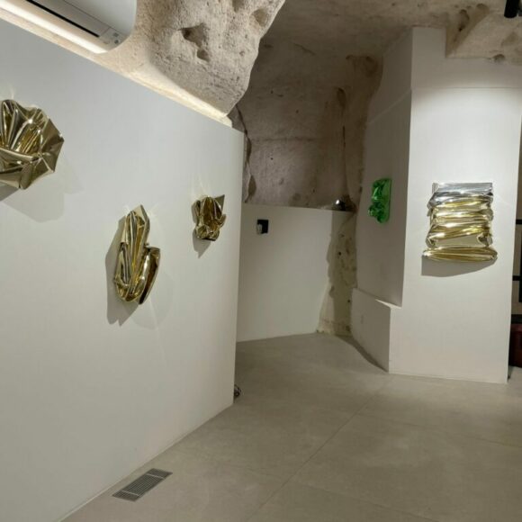 Realtà e metafisica. E’ “Cosmic prelude” la personale di Roberta Ciaurro in mostra negli spazi espositivi della Momart Gallery nei rioni Sassi di Matera fino al 23 aprile