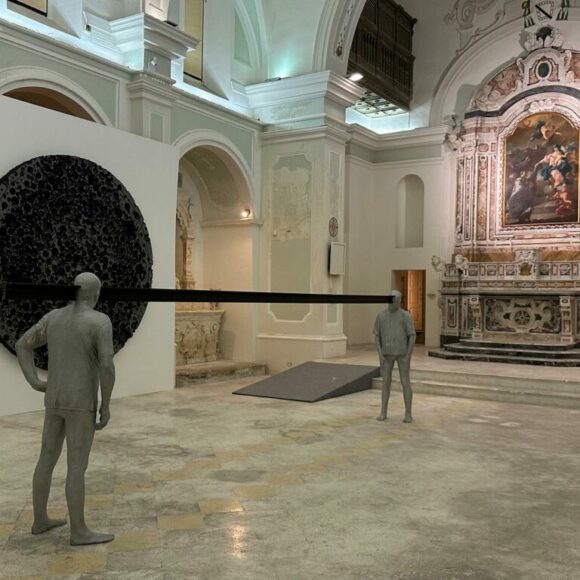 Al Museo nazionale di Matera due mostre d’arte contemporanea: “Tensioni. Gisella Chaudry – Paolo Grassino” e “Travolti. L’essere umano nelle opere grafiche di Luigi Guerricchio”